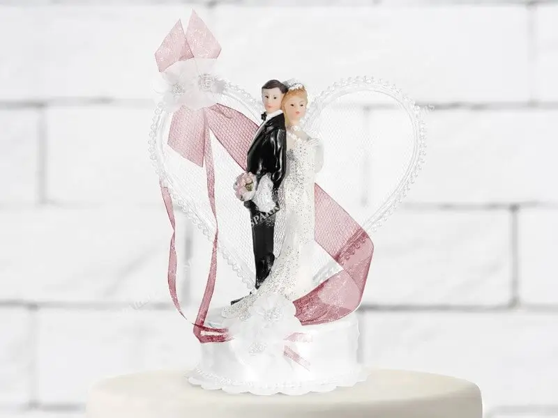 Matrimonio coppia di figurine con cuore