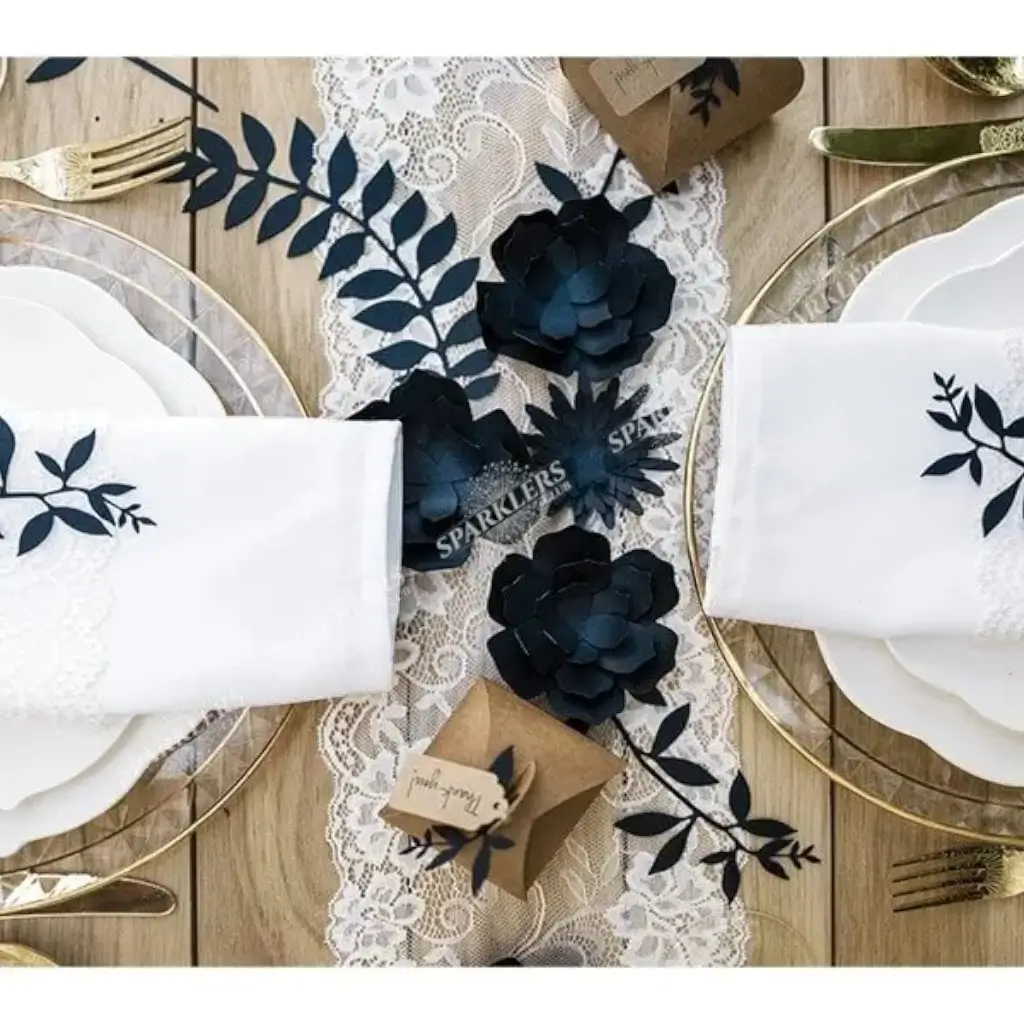 Ramo con decorazione a foglia, blu navy con etichette