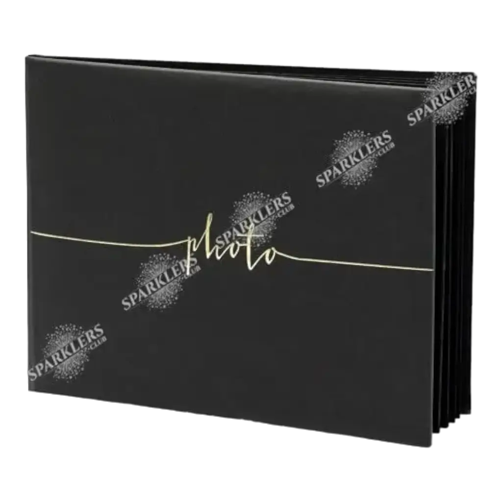 Album fotografico nero in formato orizzontale con scritte in oro