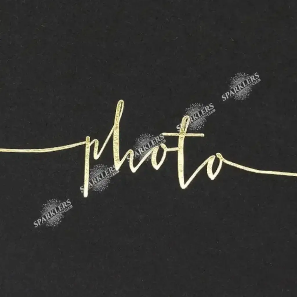 Album fotografico nero in formato orizzontale con scritte in oro