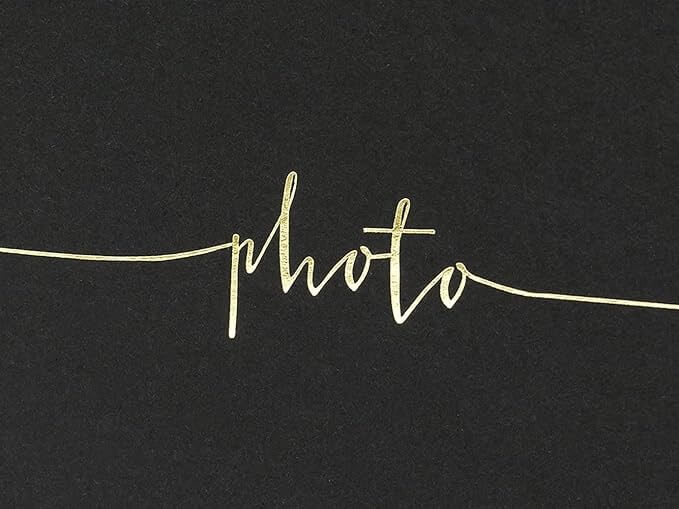 Album fotografico nero in formato orizzontale con scritte in oro