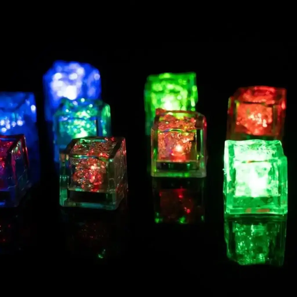 Cubo di ghiaccio multicolore a LED