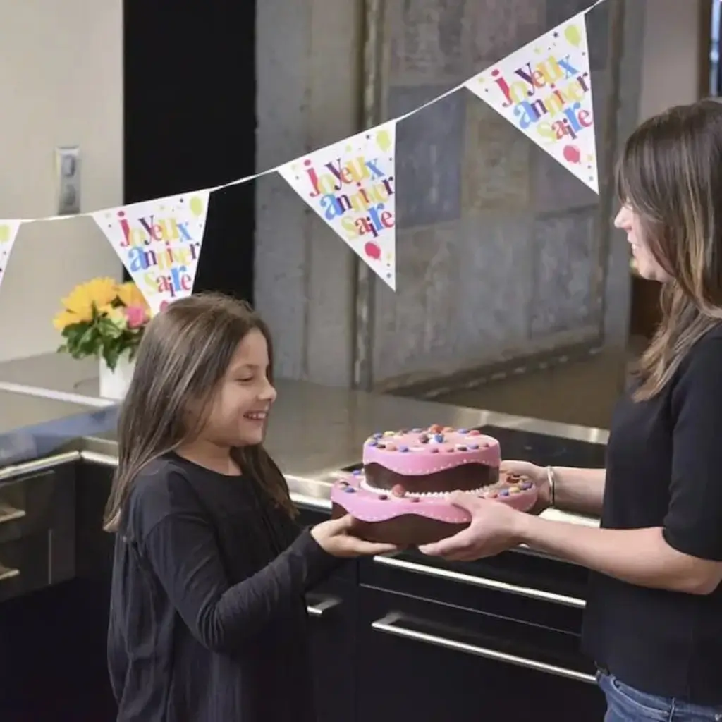 Ghirlanda multicolore di striscione di buon compleanno