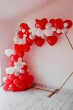 Tema dell'amore con arco a palloncino
