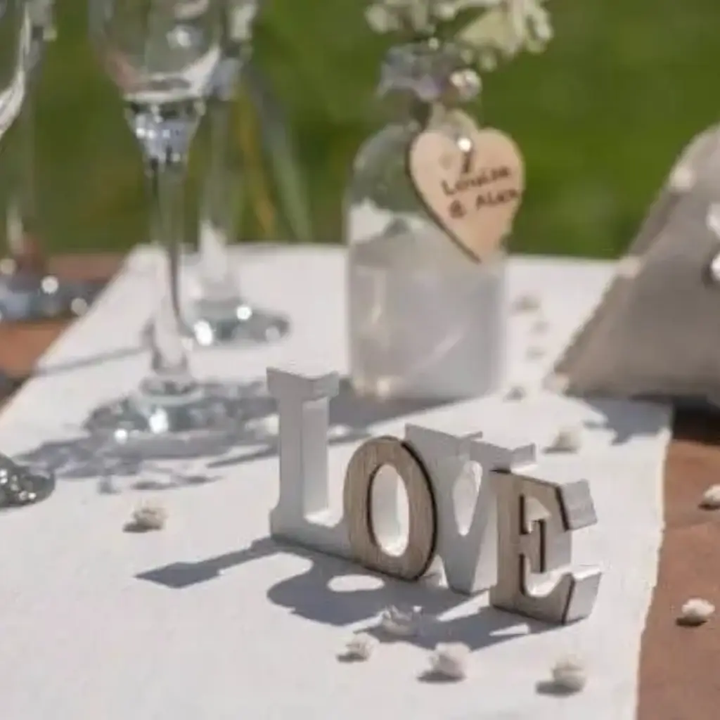 Lettere "Love" Bianco / Legno naturale