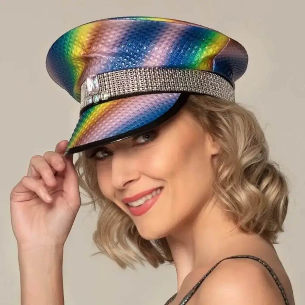 Cappuccio multicolore con strass