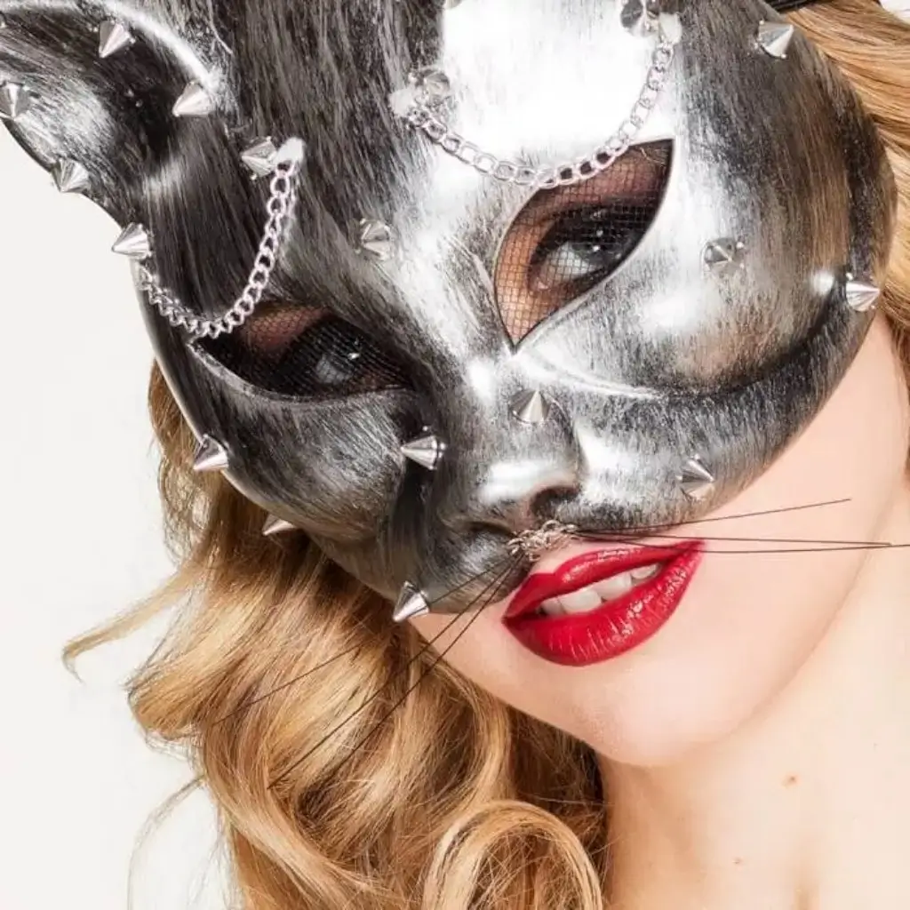 Maschera per gatti in metallo