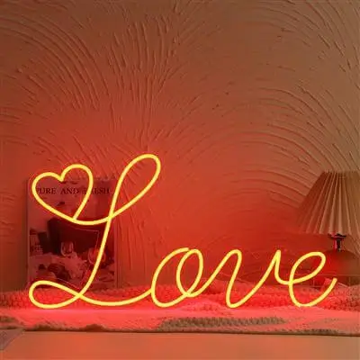 Luce al neon rossa dell'amore