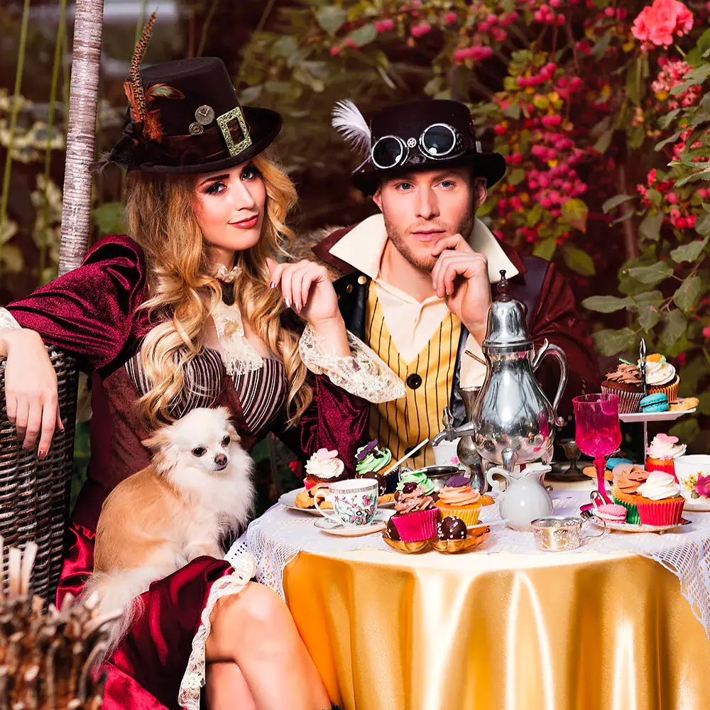 Cappello a cilindro steampunk con occhiali e piume di struzzo