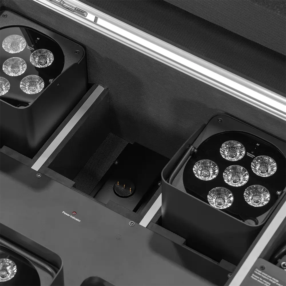 Proiettori LED "IZY Glow Set" Mac Mah – 6×15W RGBWA-UV, DMX wireless, ricaricabili