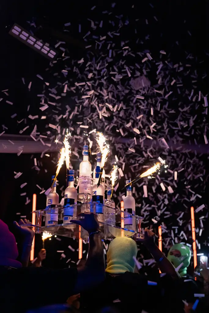 Espositore a piramide VIP da 10 bottiglie, Sparklers®