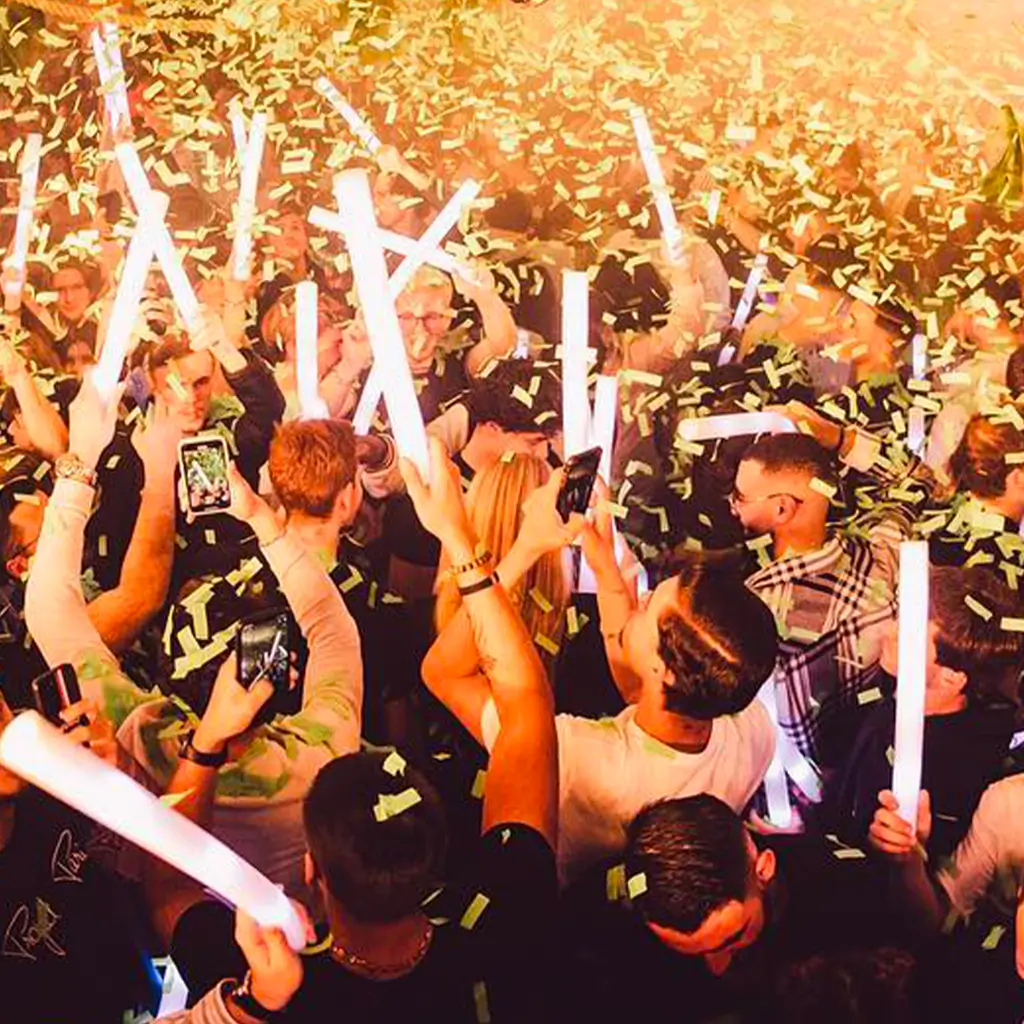 Confezione da 30 bastoncini luminosi a LED multicolore