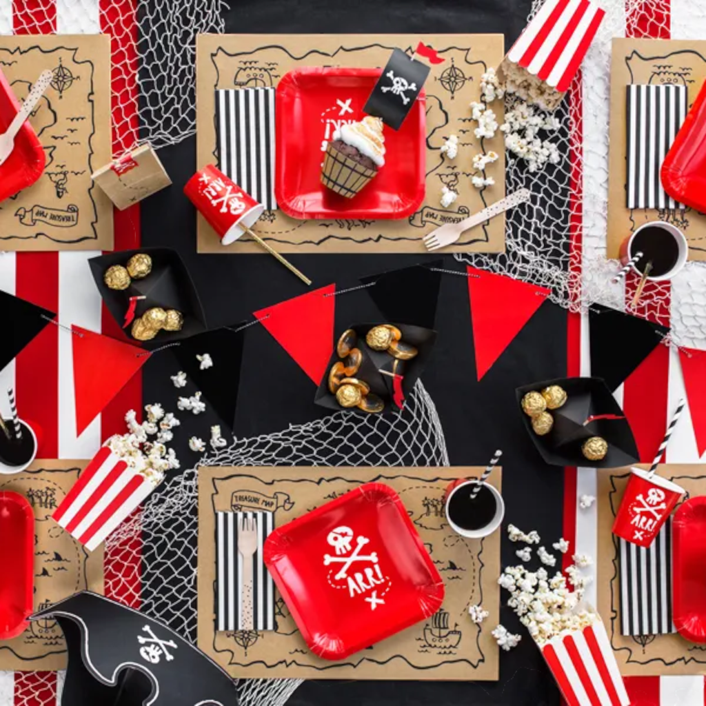 6 scatole di popcorn a strisce bianche e rosse
