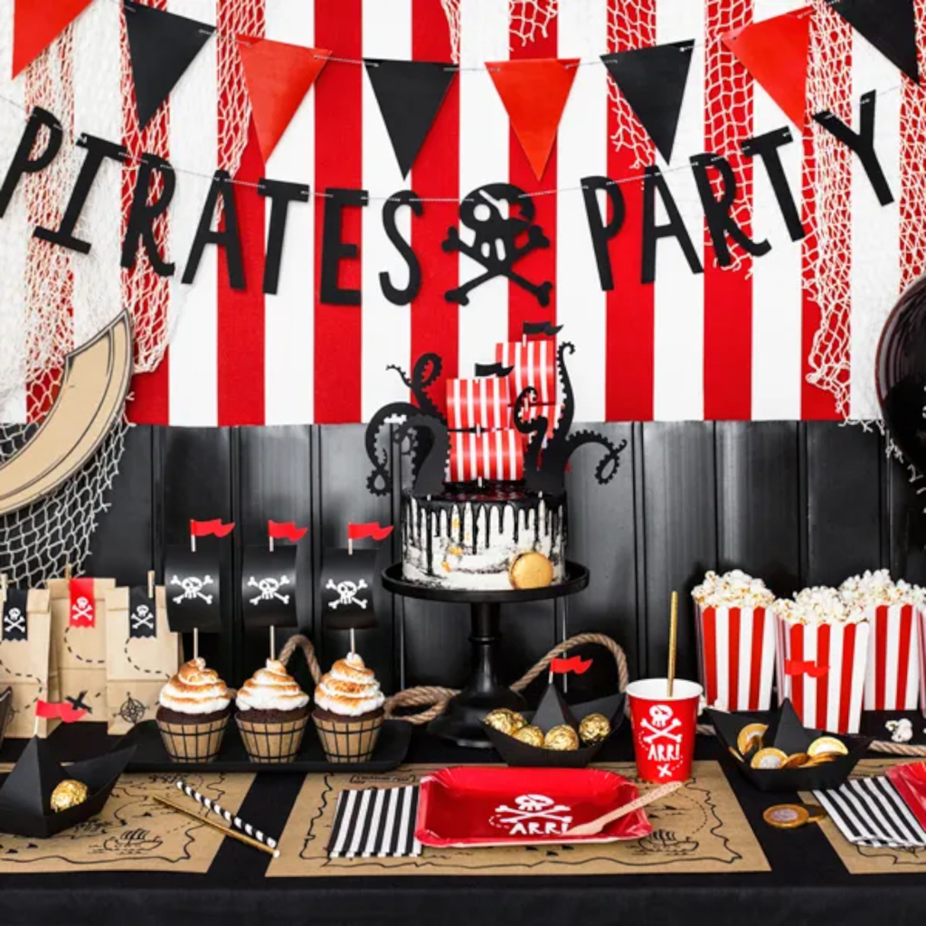 6 scatole di popcorn a strisce bianche e rosse
