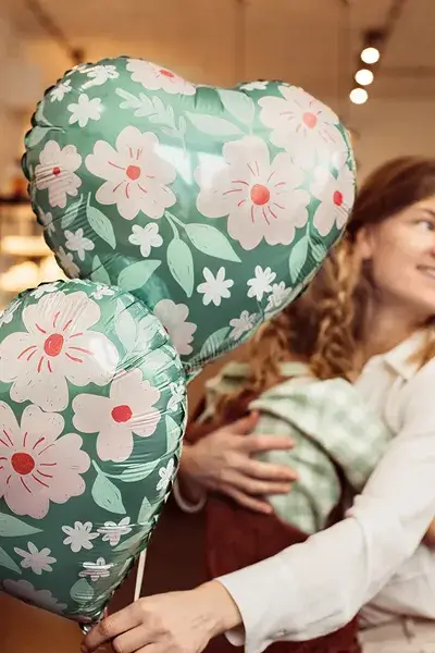 Pallone cuore verde con fiori 45 cm