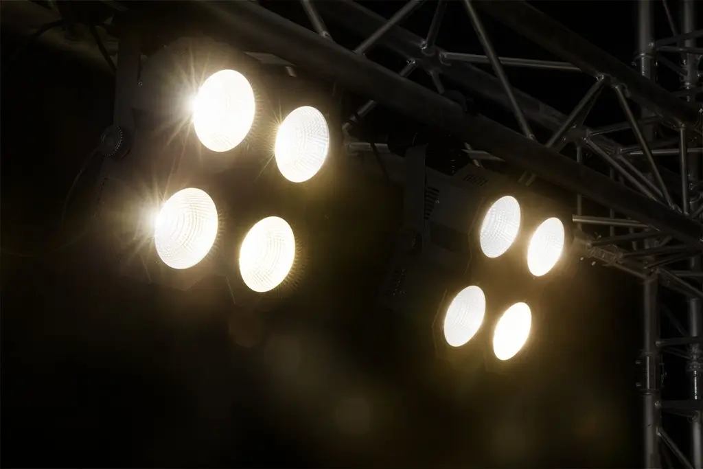 Proiettore da palcoscenico 4 x LED COB da 50 W, bianco caldo - SB400 - beamZ