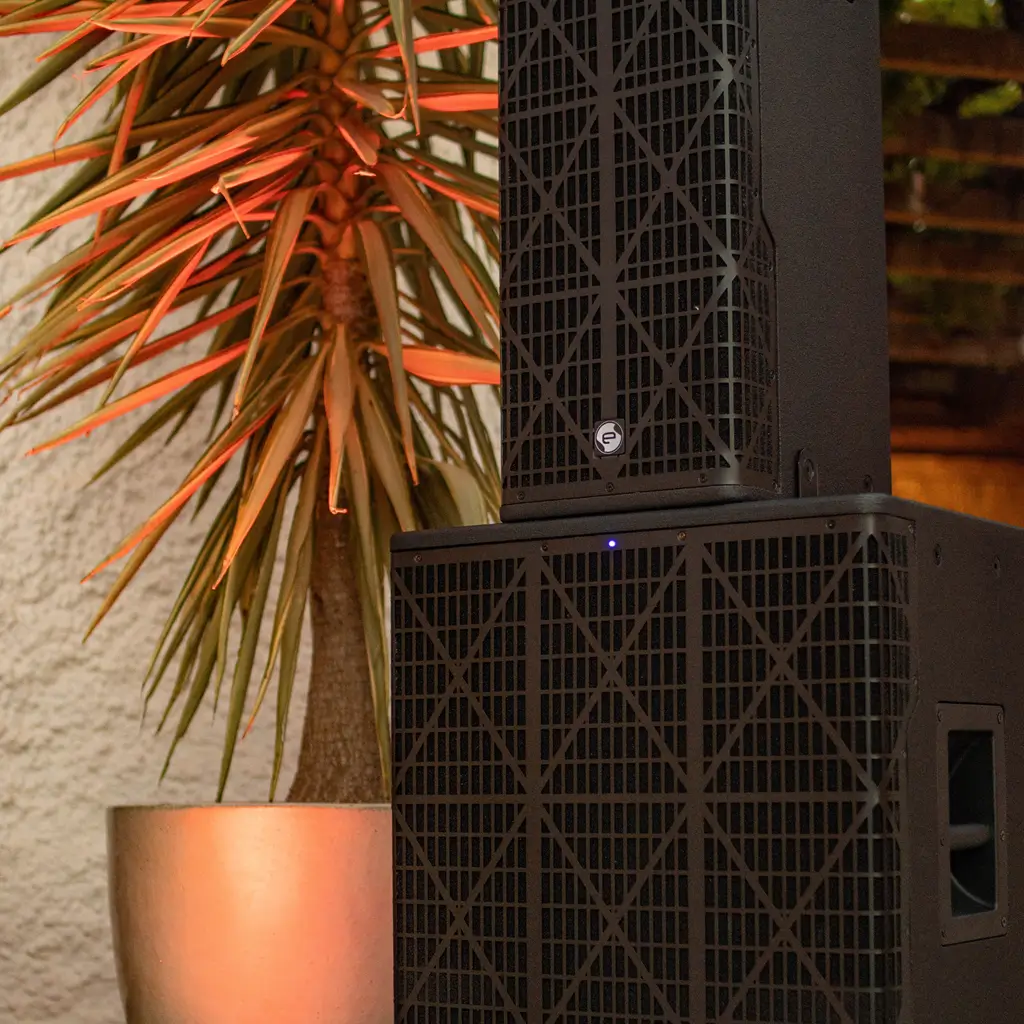 Sistema a colonna attivo a 3 vie da 1700 W RMS con subwoofer da 18" – Elokance